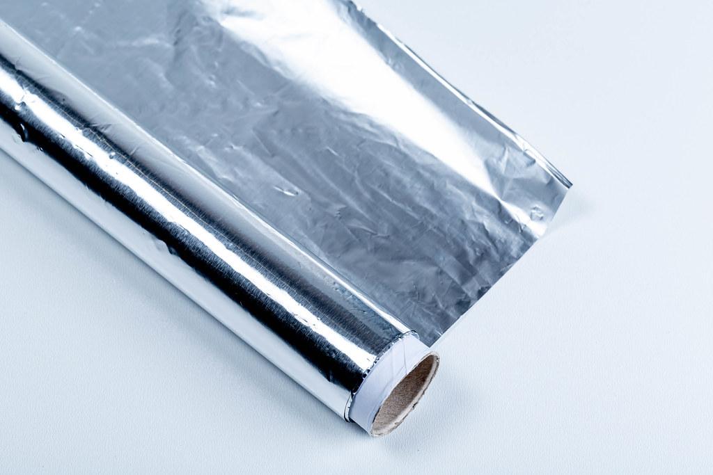 Hvordan aluminiumsfolien påvirker matoppvarming